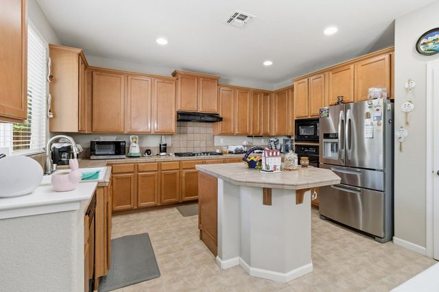 2857 MAYBROOK Dr, Sacramento, CA 95835