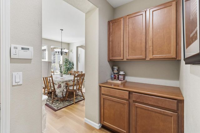 2857 MAYBROOK Dr, Sacramento, CA 95835