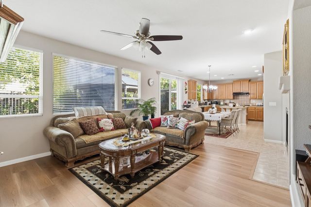 2857 MAYBROOK Dr, Sacramento, CA 95835