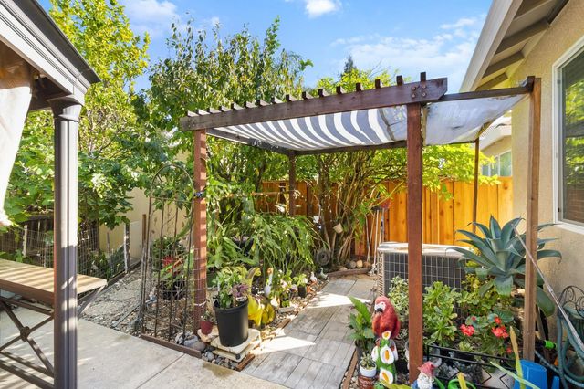 2857 MAYBROOK Dr, Sacramento, CA 95835