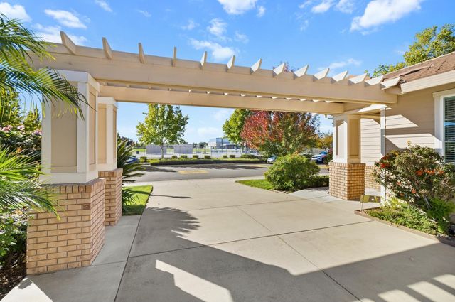 2857 MAYBROOK Dr, Sacramento, CA 95835