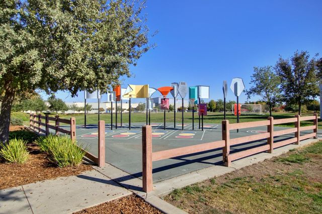 2857 MAYBROOK Dr, Sacramento, CA 95835