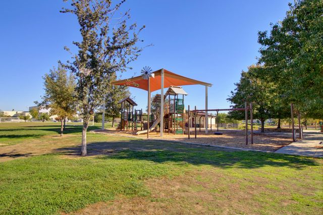 2857 MAYBROOK Dr, Sacramento, CA 95835