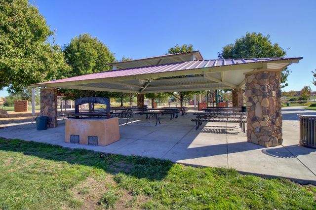 2857 MAYBROOK Dr, Sacramento, CA 95835