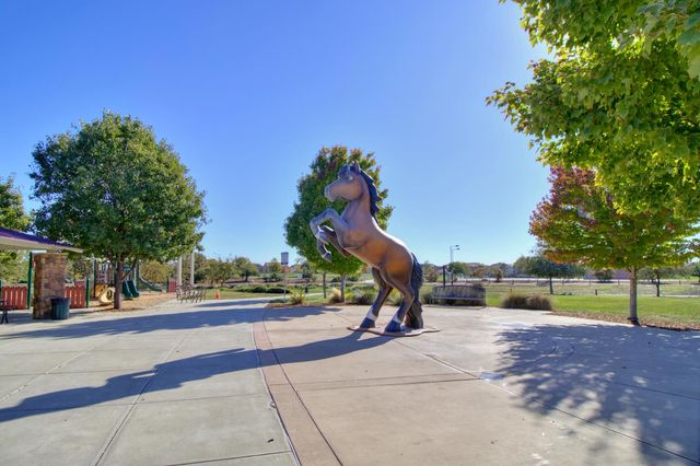 2857 MAYBROOK Dr, Sacramento, CA 95835