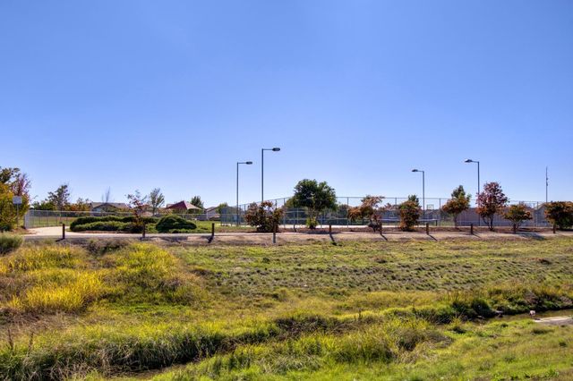 2857 MAYBROOK Dr, Sacramento, CA 95835