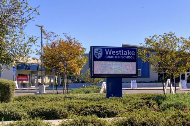 2857 MAYBROOK Dr, Sacramento, CA 95835