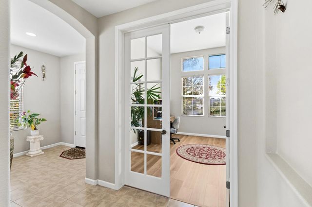 2857 MAYBROOK Dr, Sacramento, CA 95835