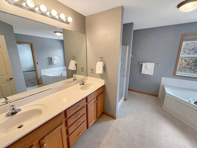 1411 131st Avenue NE, Blaine, MN 55449