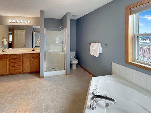 1411 131st Avenue NE, Blaine, MN 55449