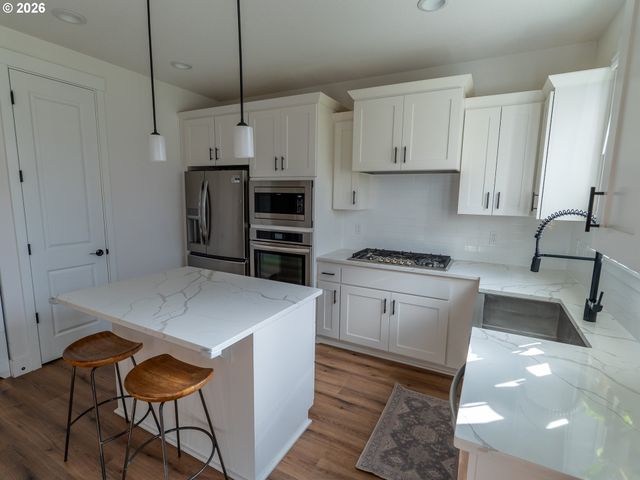 11870 Se HORSE TAIL FALLS Way, Happy Valley, OR 97086