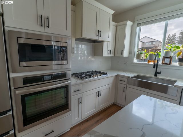 11870 Se HORSE TAIL FALLS Way, Happy Valley, OR 97086