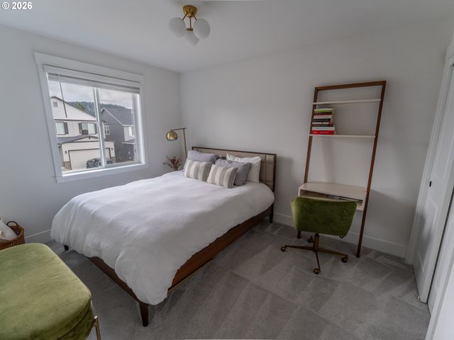 11870 Se HORSE TAIL FALLS Way, Happy Valley, OR 97086