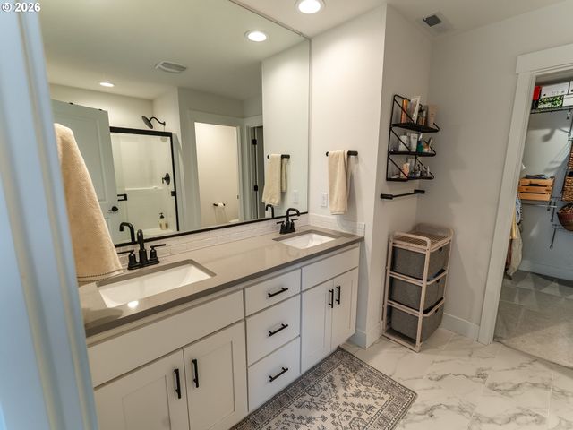 11870 Se HORSE TAIL FALLS Way, Happy Valley, OR 97086