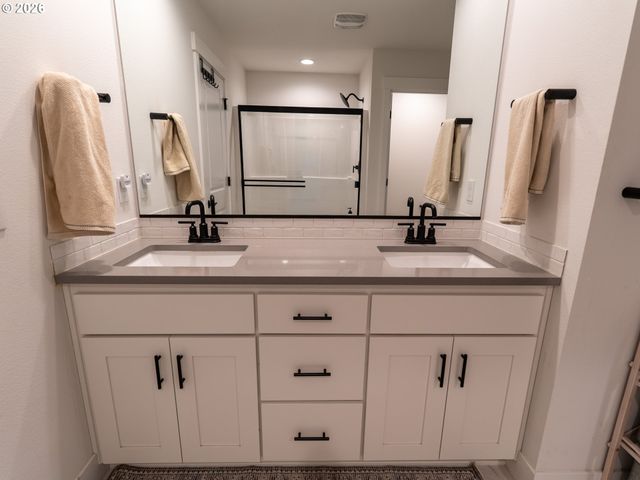 11870 Se HORSE TAIL FALLS Way, Happy Valley, OR 97086