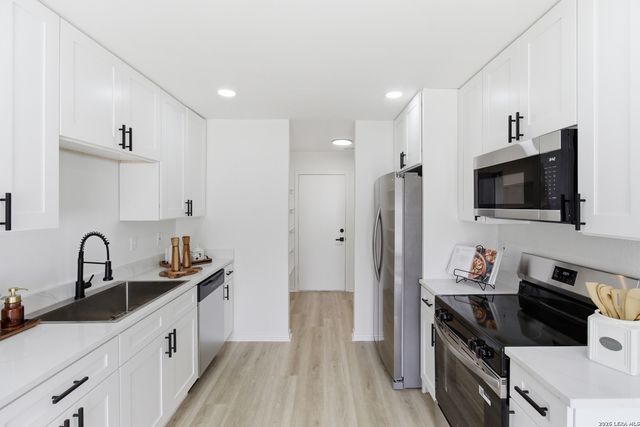 6619 BARTON ROCK RD, San Antonio, TX 78239
