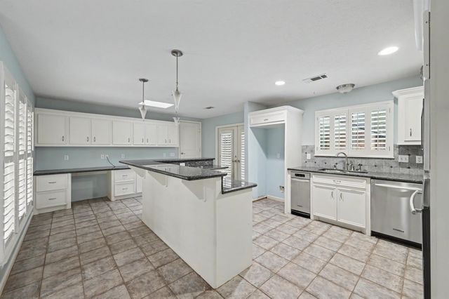 23 Amherst Court, Conroe, TX 77304