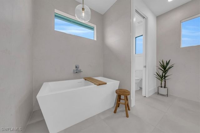 18018 Greenwood DR, Naples, FL 34114