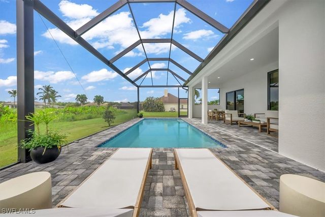 18018 Greenwood DR, Naples, FL 34114