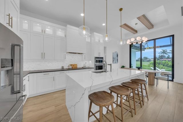 18018 Greenwood DR, Naples, FL 34114