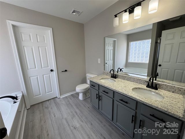 9019 Newfield Street, Charlotte, NC 28216