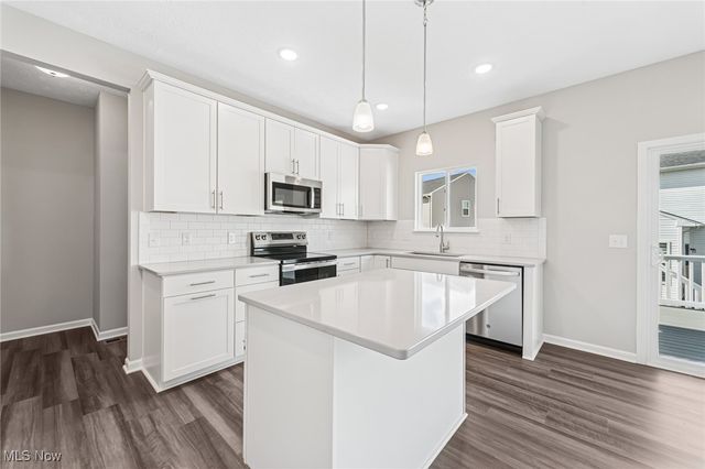 3382 Buckeye Trail, Green, OH 44685