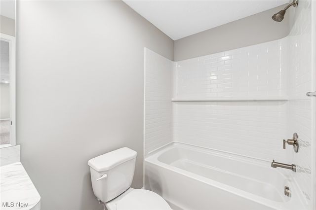 3382 Buckeye Trail, Green, OH 44685