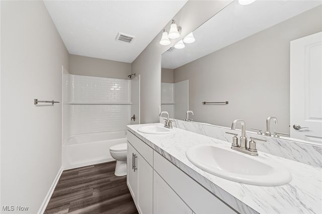 3382 Buckeye Trail, Green, OH 44685