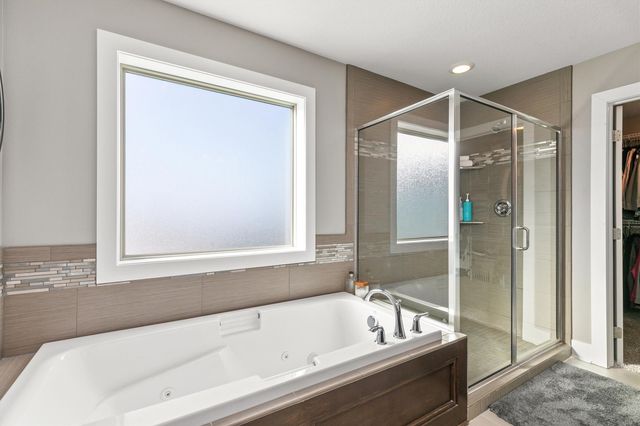 14308 Oakwood Drive, Urbandale, IA 50323