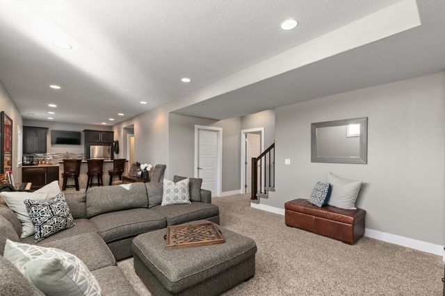 14308 Oakwood Drive, Urbandale, IA 50323