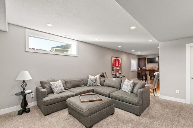 14308 Oakwood Drive, Urbandale, IA 50323