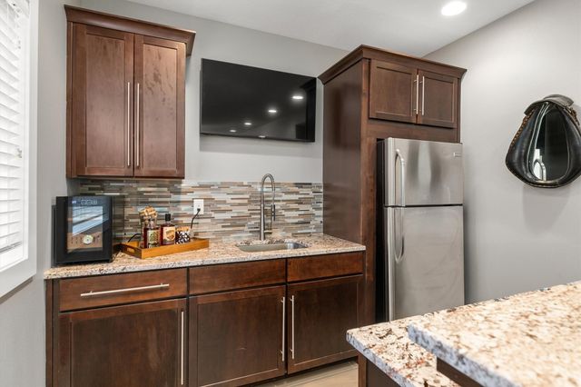 14308 Oakwood Drive, Urbandale, IA 50323