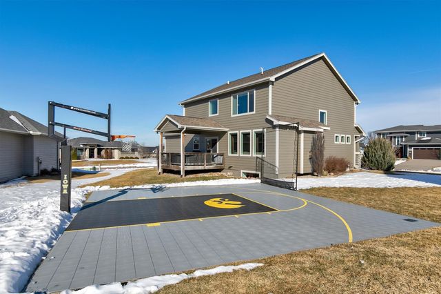 14308 Oakwood Drive, Urbandale, IA 50323