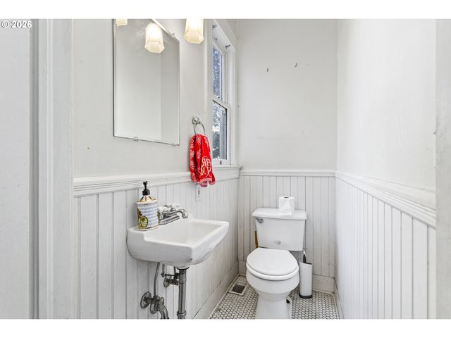 3027 Se BELMONT St, Portland, OR 97214