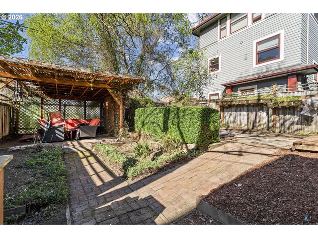 3027 Se BELMONT St, Portland, OR 97214