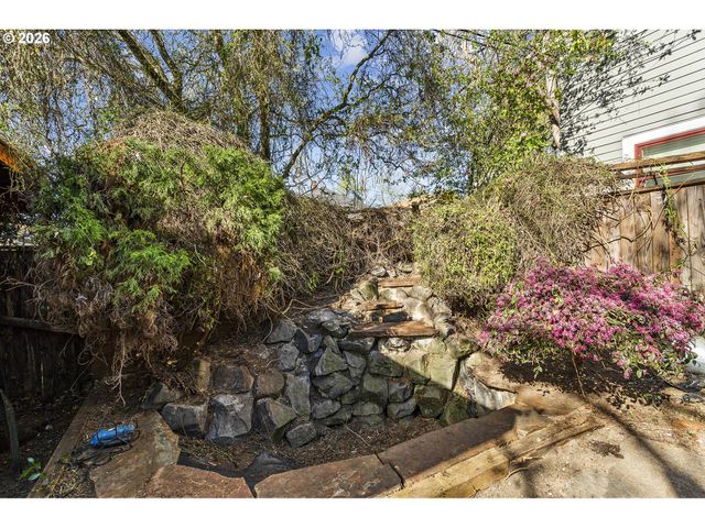 3027 Se BELMONT St, Portland, OR 97214