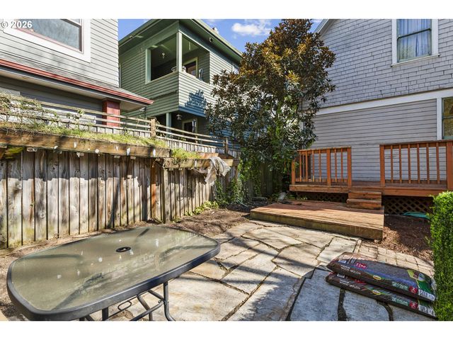 3027 Se BELMONT St, Portland, OR 97214