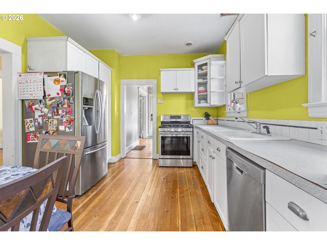 3027 Se BELMONT St, Portland, OR 97214