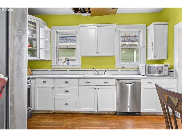 3027 Se BELMONT St, Portland, OR 97214