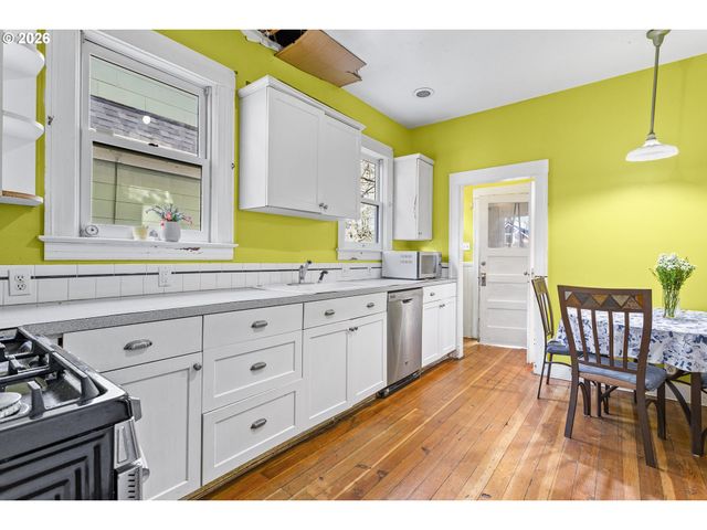 3027 Se BELMONT St, Portland, OR 97214