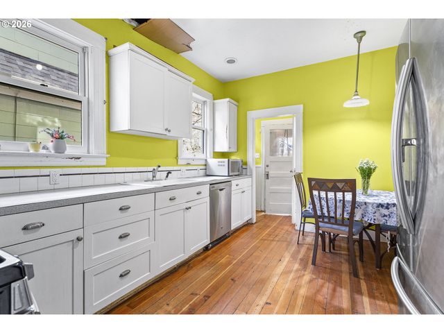 3027 Se BELMONT St, Portland, OR 97214