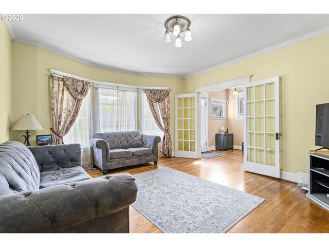 3027 Se BELMONT St, Portland, OR 97214