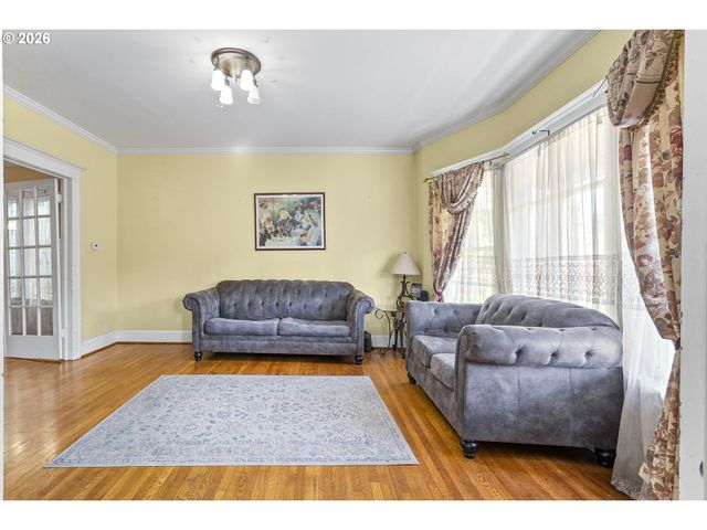 3027 Se BELMONT St, Portland, OR 97214