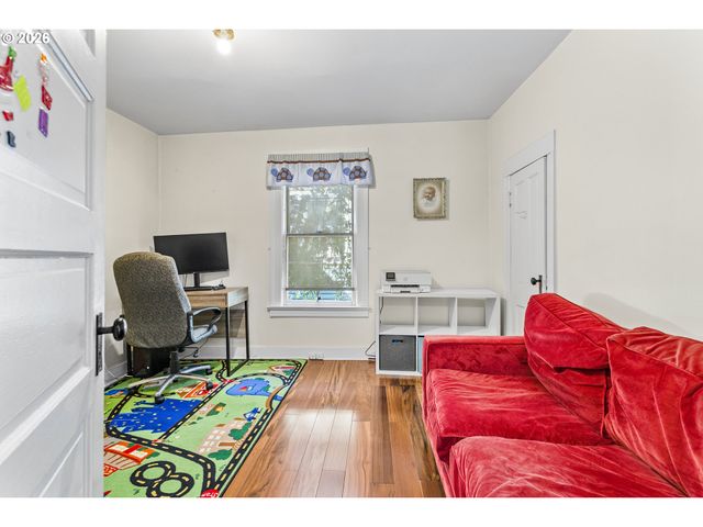 3027 Se BELMONT St, Portland, OR 97214