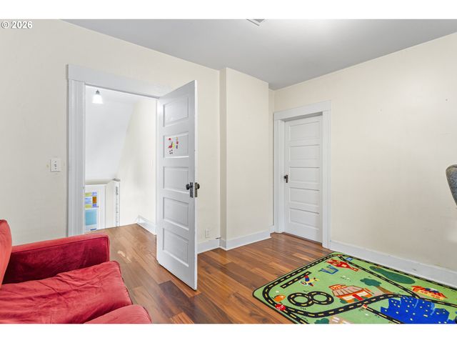 3027 Se BELMONT St, Portland, OR 97214