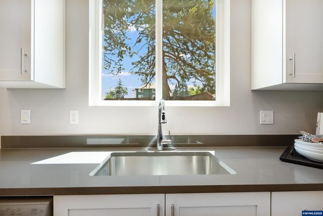 535 Withers Ct SE, Albany, OR 97322