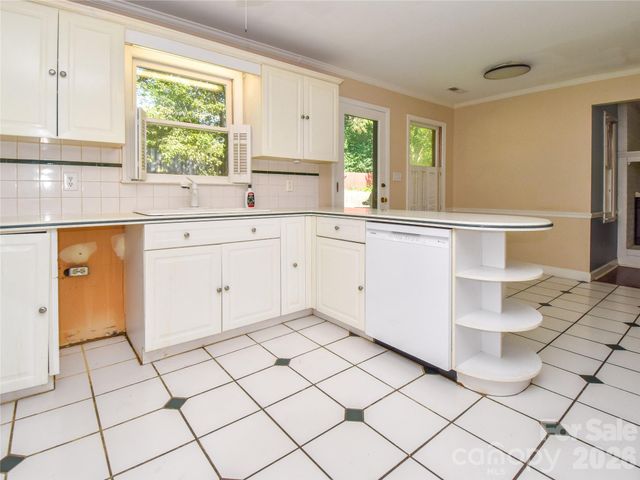 792 Reaford Road, Winston Salem, NC 27104