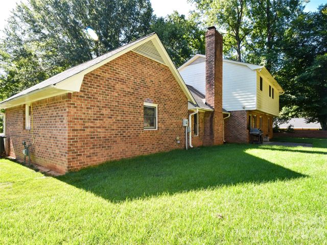 792 Reaford Road, Winston Salem, NC 27104