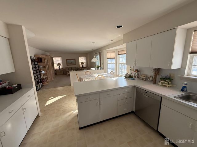 3 Falcon Court, Old Bridge, NJ 08857