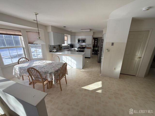 3 Falcon Court, Old Bridge, NJ 08857